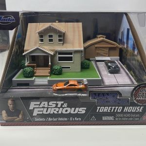 Jada Fast & Furious Nano: Toretto House Diorama Set with 2 Cars & Accessories